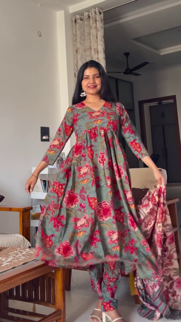 Floral Print Round-Neck Flared Kurta