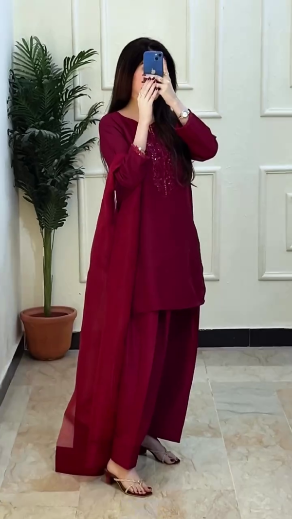 STYLISH EMBRODARY KURTA SET