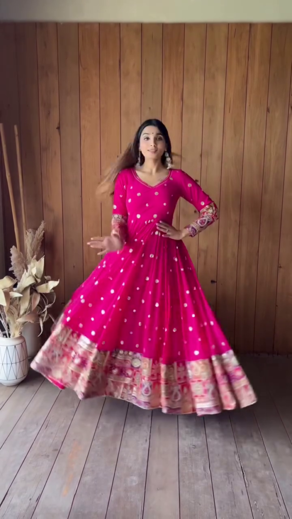 Floral Embroidered Sweetheart Neck Kurta with Trousers & Dupatta