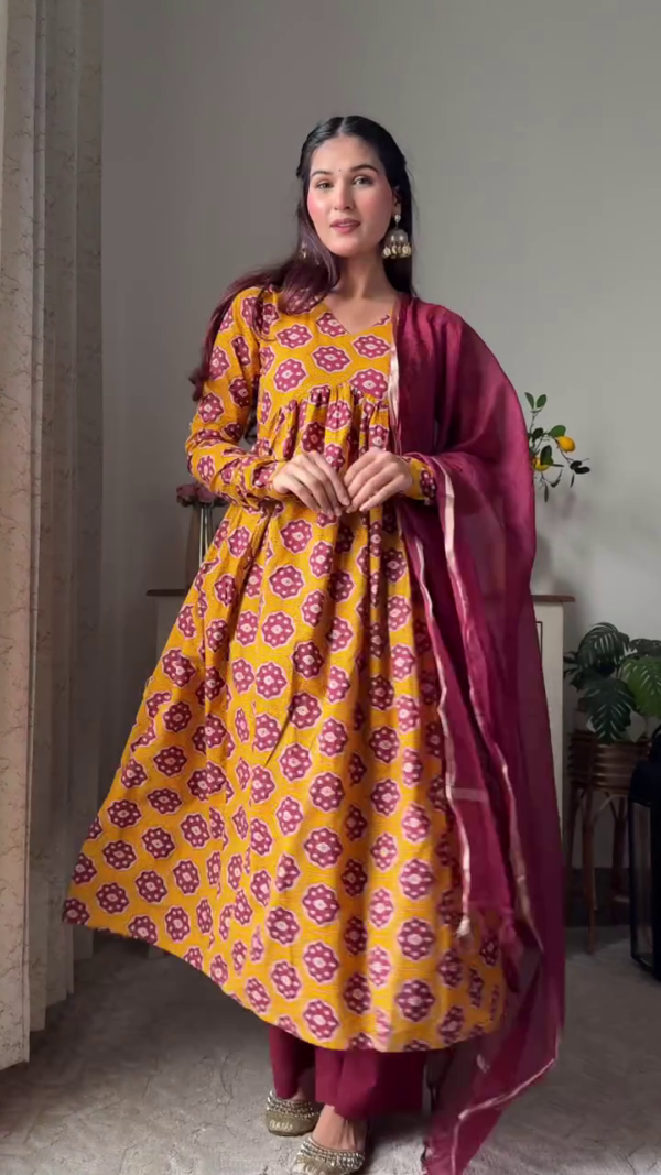 Floral Printed Round Neck Three-Quarter Sleeves Pure Cotton Kurta Set