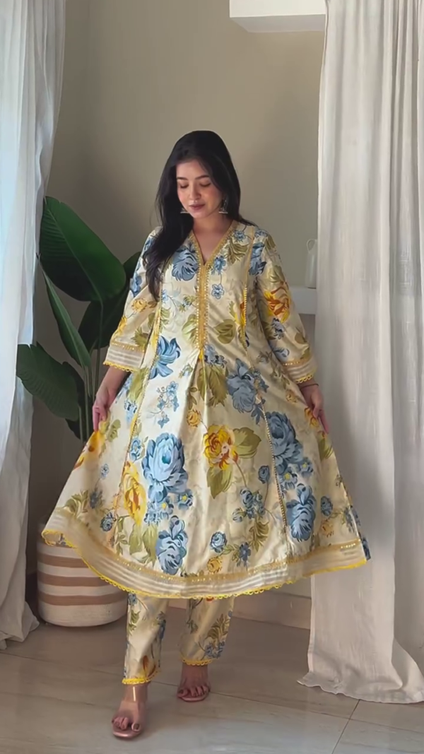 Jennifer Winget Floral Printed Panelled Anarkali Kurta With Palazzos