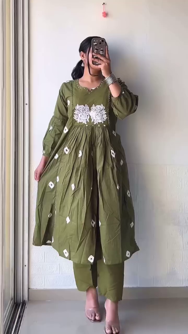 Women's Rayon Blend Anarkali Printed Kurta with Pant